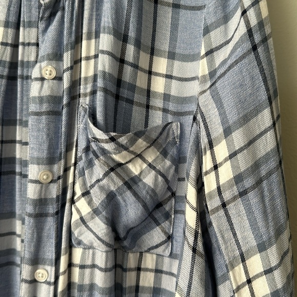 Light Blue Lightweight Flannel - Size L - Picture 4 of 9